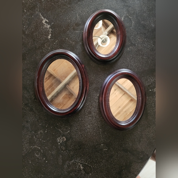 Set of Three Oval Wooden Mirrors - Picture 4 of 10